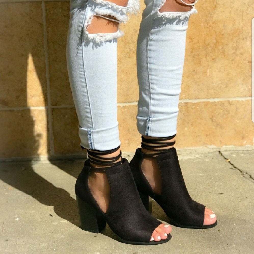 NWT Black booties block heel